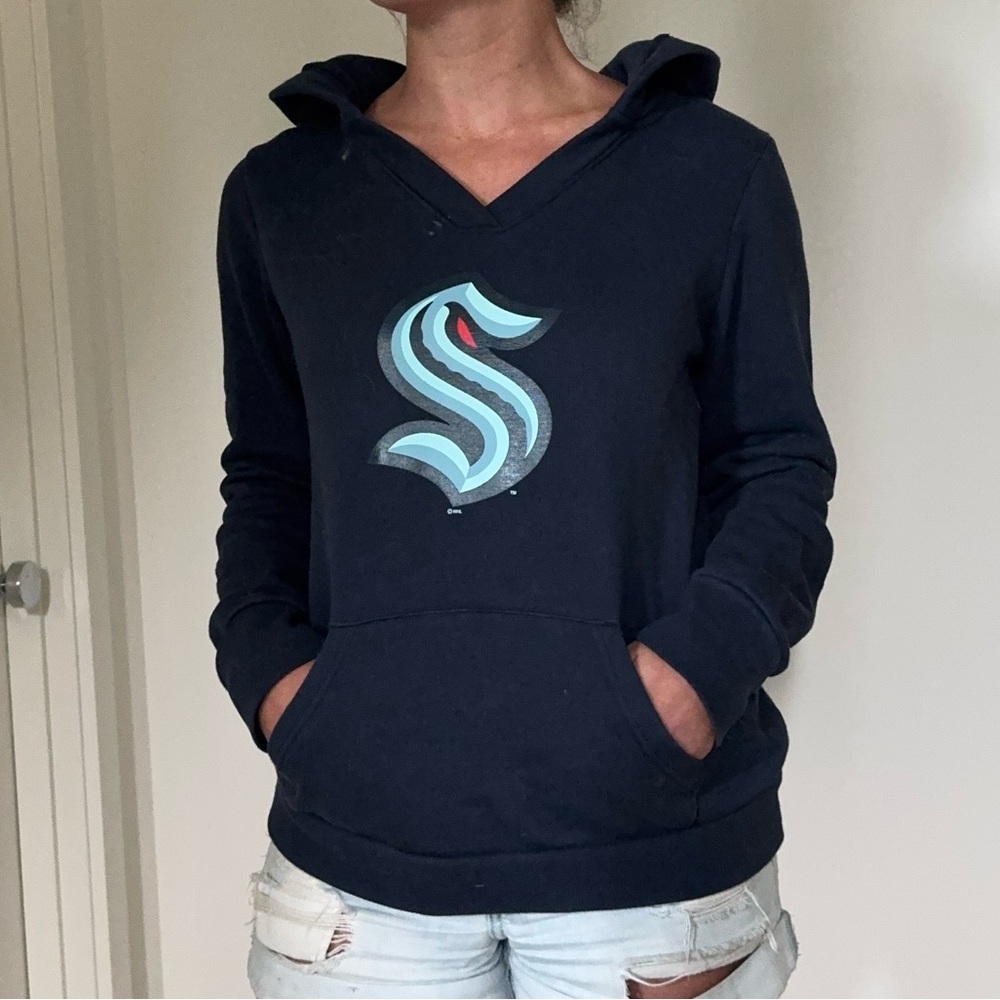 Women's M Navy Seattle Kraken V-Neck Hoodie